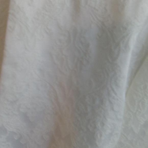 Guess bright beige paisley suit.  Beautiful with matching pants. Xtra 25.00 - Picture 5 of 6